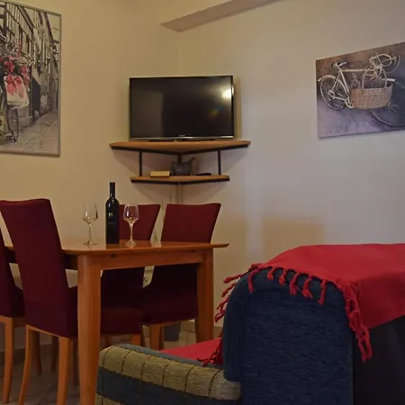 Apartmenthaus Mira Eldic Fazana Exterior photo