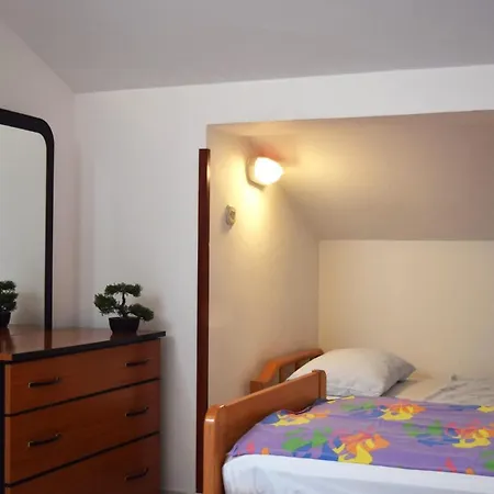 Apartmenthaus Mira Eldic Fazana Exterior photo